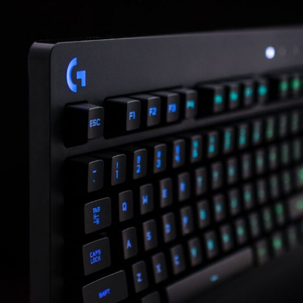 Logitech G213 Prodigy RGB — Teclado Membrana, con cable, inglés - Imagen 2